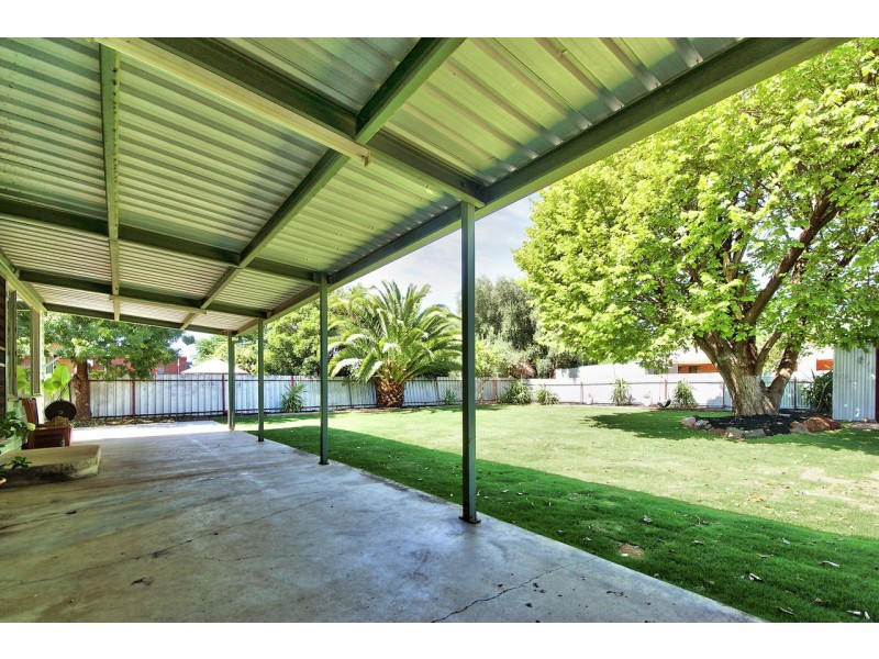 502 Poictiers Street, Deniliquin NSW 2710