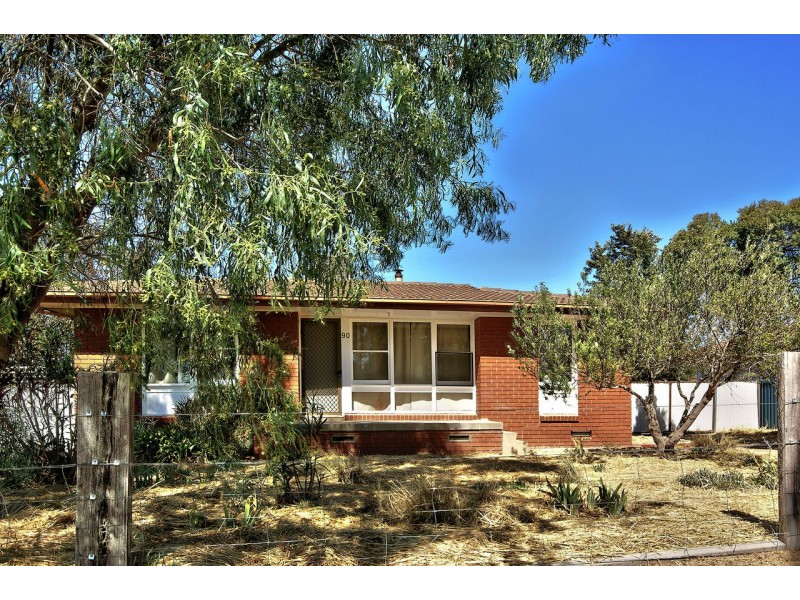 90 Decimus Street, Deniliquin NSW 2710