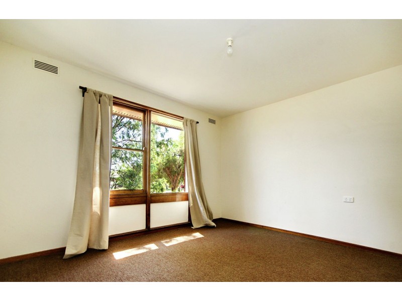 90 Decimus Street, Deniliquin NSW 2710