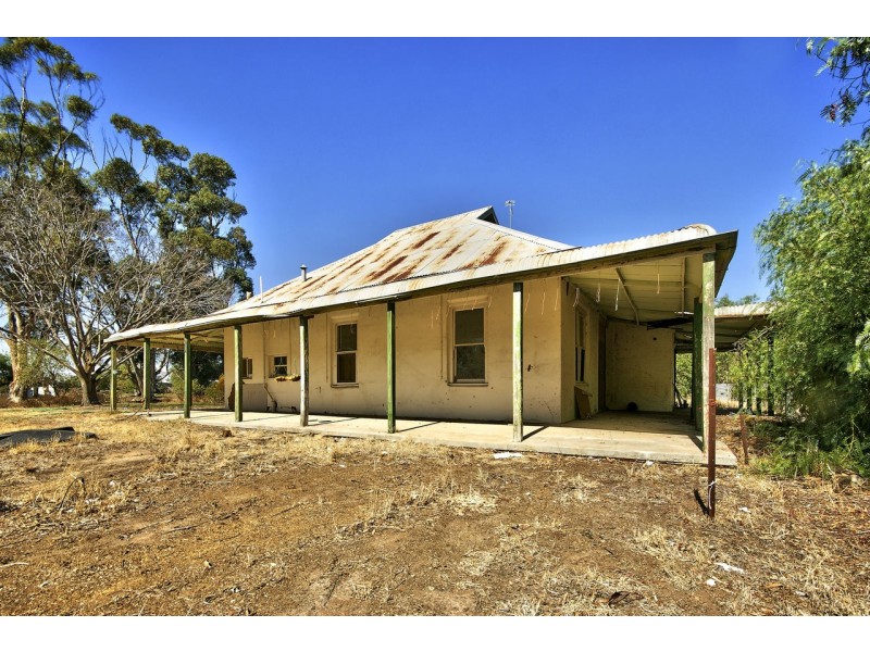 47 Fawns Road, Deniliquin NSW 2710