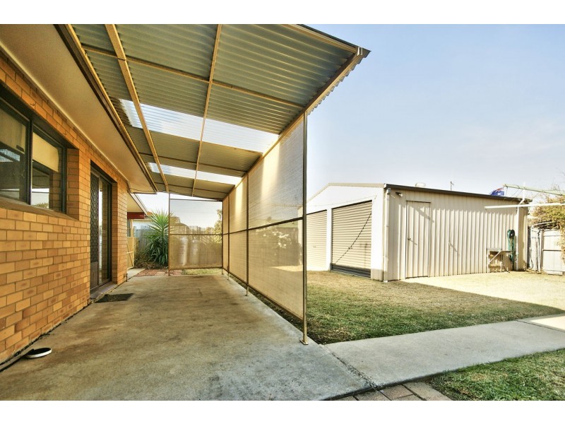 114 Burton Street, Deniliquin NSW 2710