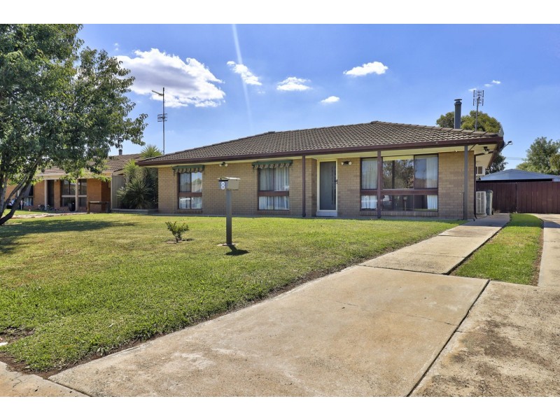 8 Johnston Crescent, Deniliquin NSW 2710