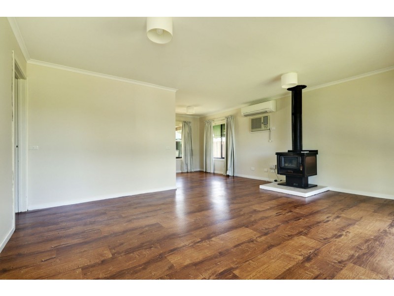 8 Johnston Crescent, Deniliquin NSW 2710