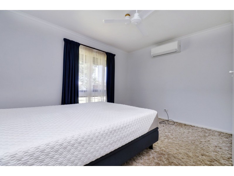 8 Johnston Crescent, Deniliquin NSW 2710