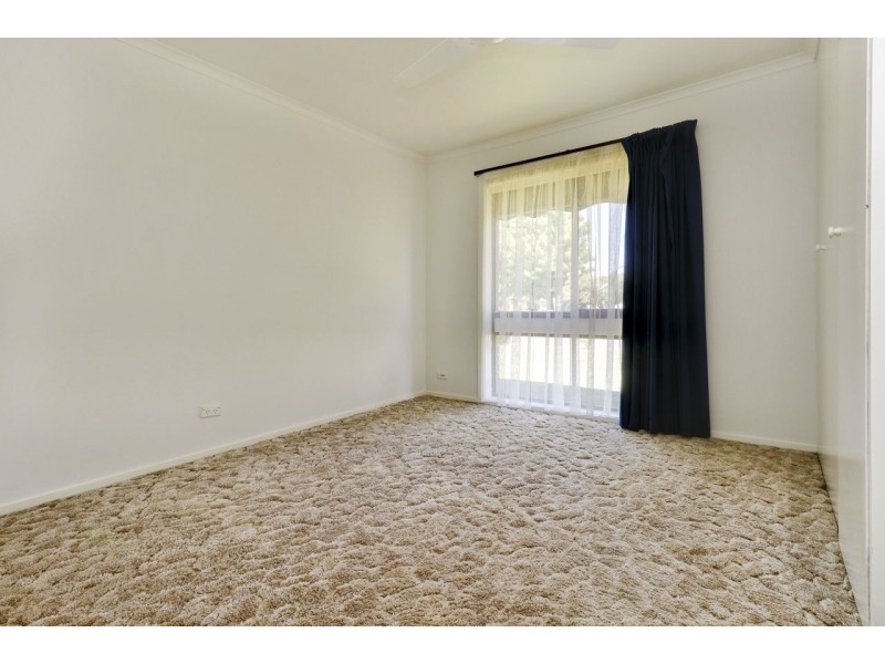 8 Johnston Crescent, Deniliquin NSW 2710