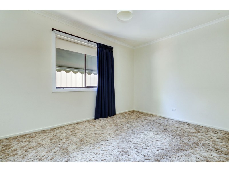 8 Johnston Crescent, Deniliquin NSW 2710