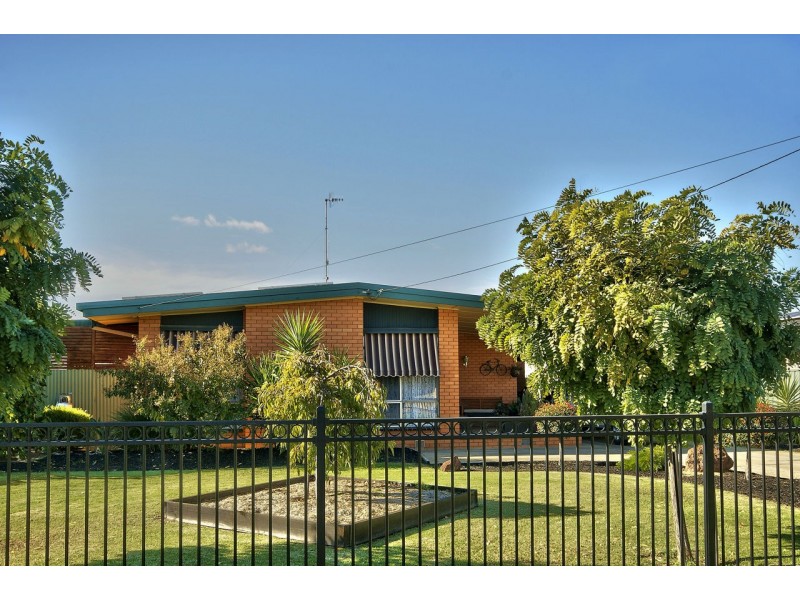 319 Noyes St, Deniliquin NSW 2710