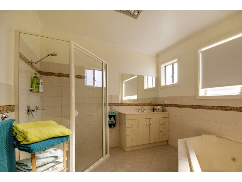 319 Noyes St, Deniliquin NSW 2710