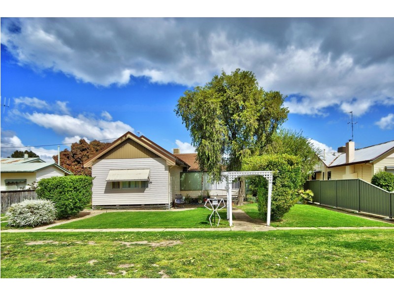 292 Poictiers Street, Deniliquin NSW 2710
