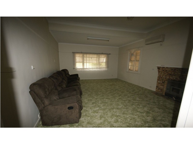 292 Poictiers Street, Deniliquin NSW 2710