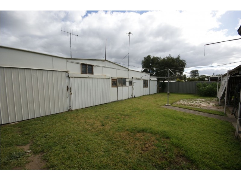 292 Poictiers Street, Deniliquin NSW 2710