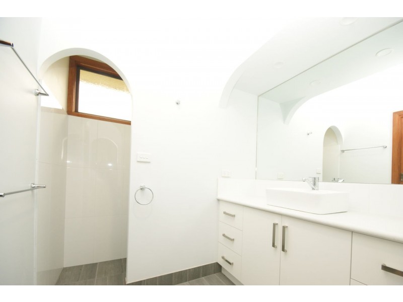 236 Harfleur St, Deniliquin NSW 2710