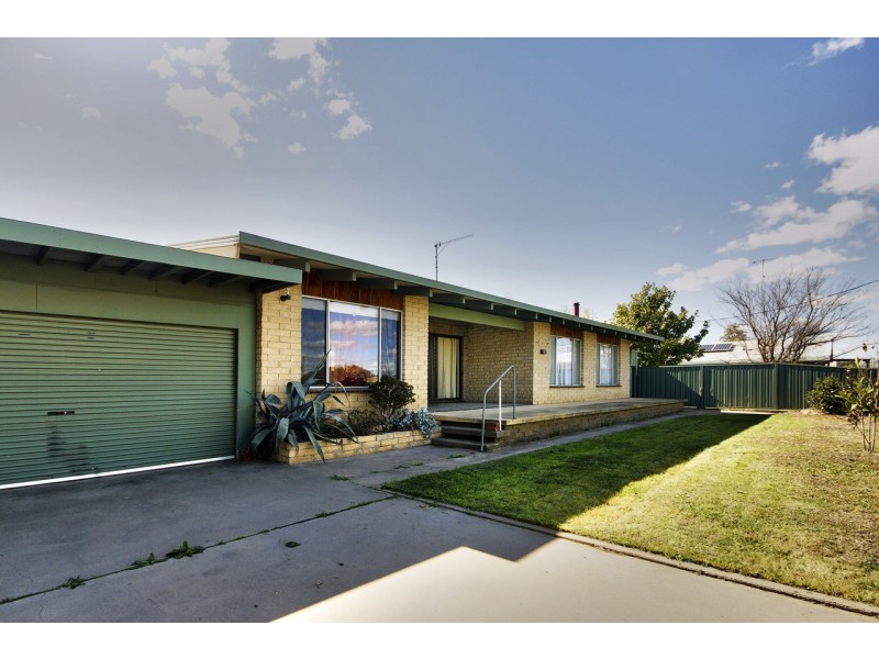 127 Russell Street, Deniliquin NSW 2710