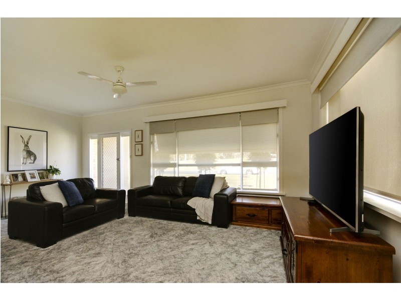 247 River St, Deniliquin NSW 2710