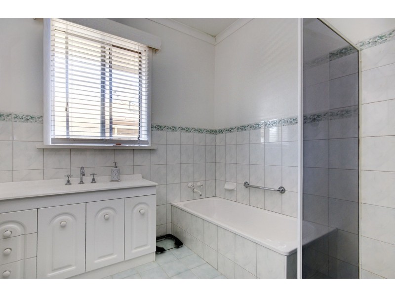 247 River St, Deniliquin NSW 2710