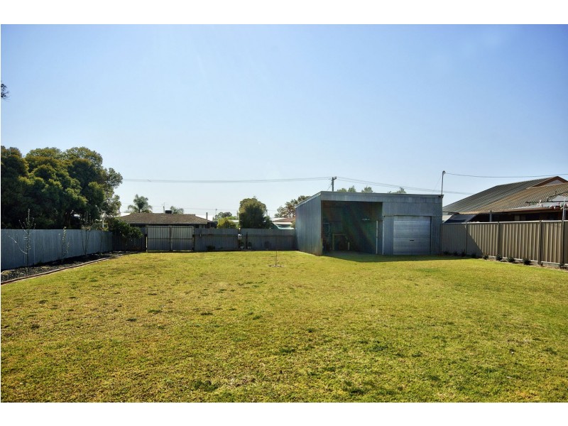 247 River St, Deniliquin NSW 2710