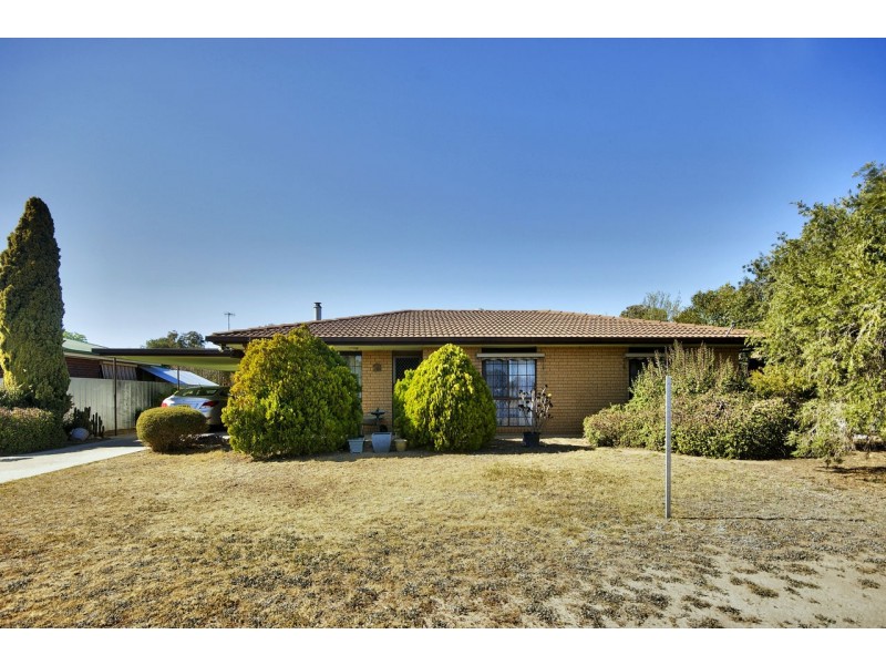 122 Burton  St, Deniliquin NSW 2710