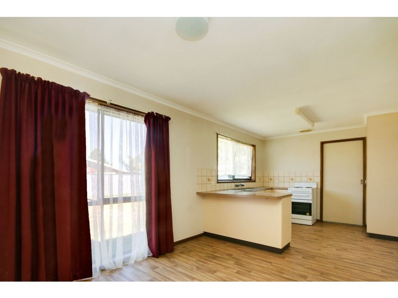 122 Burton  St, Deniliquin NSW 2710