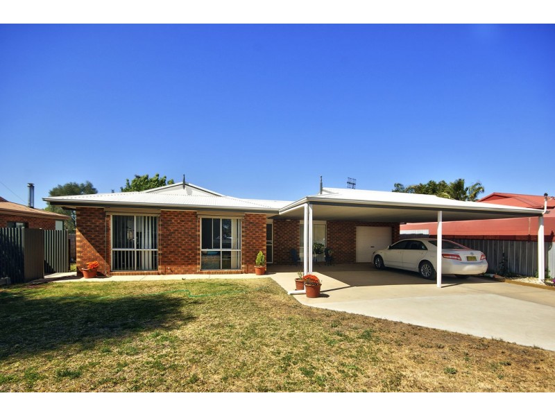 118 Wyatt St, Deniliquin NSW 2710