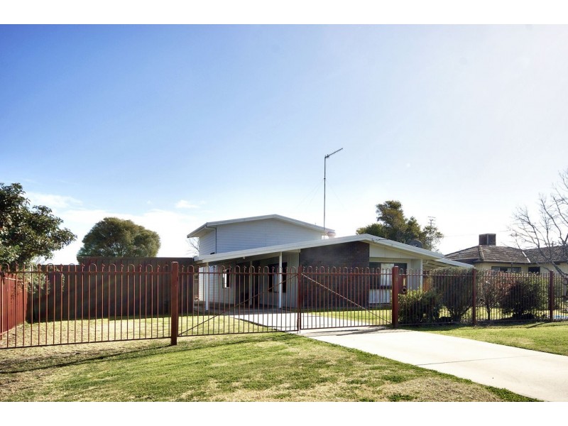 69 Decimus Street, Deniliquin NSW 2710