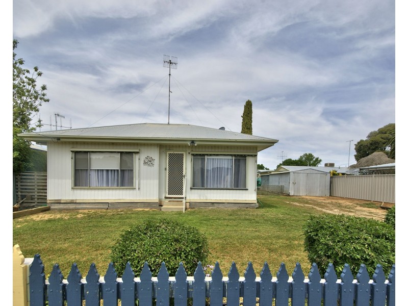 94 Butler Street, Deniliquin NSW 2710