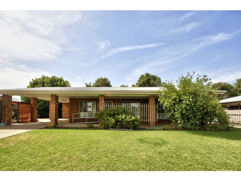 74 Macauley, Deniliquin NSW 2710