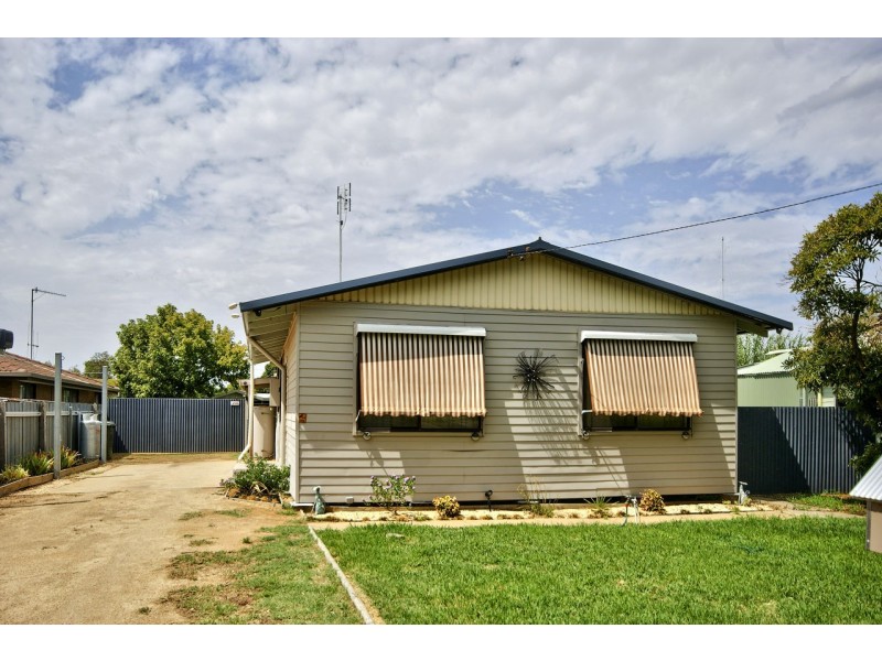 303 Wood St, Deniliquin NSW 2710