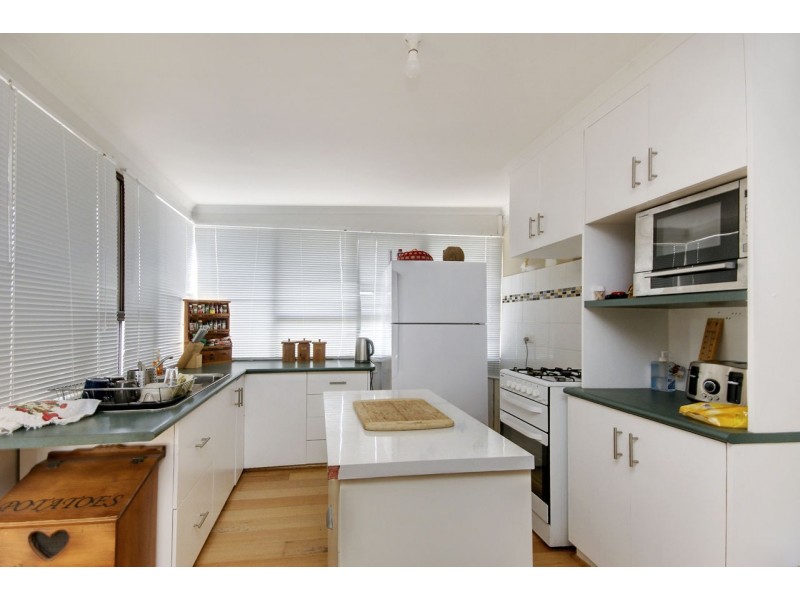 303 Wood St, Deniliquin NSW 2710