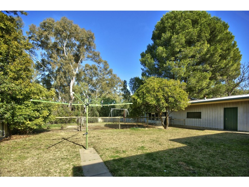 374 Victoria Street, Deniliquin NSW 2710