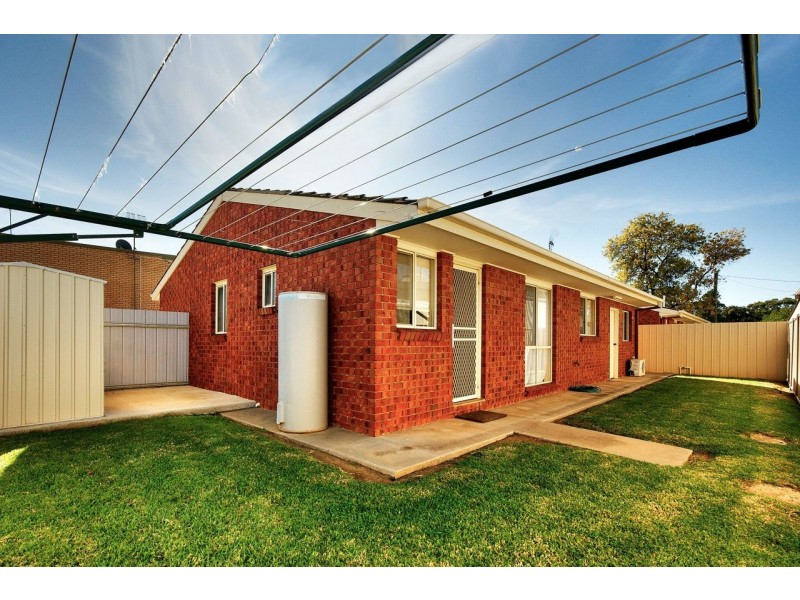 2/282 Wick St, Deniliquin NSW 2710