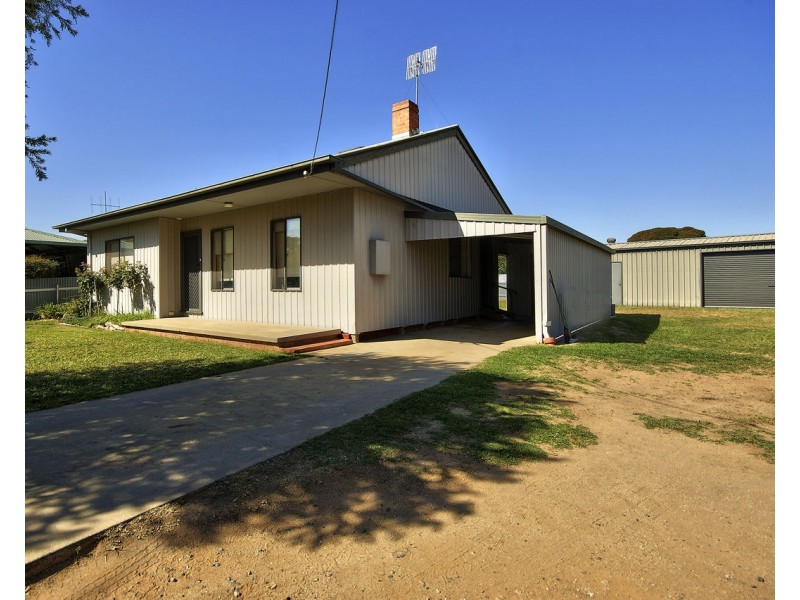 128 Butler Street, Deniliquin NSW 2710