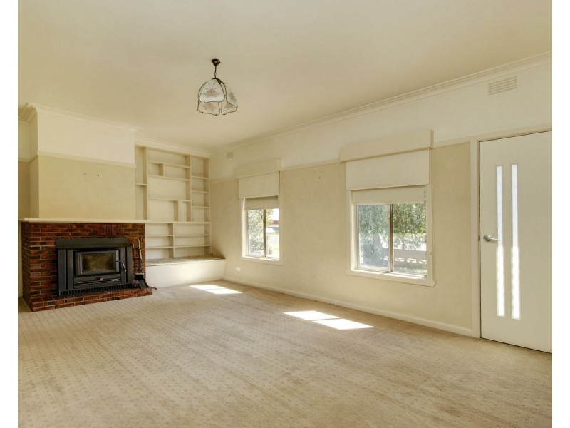 128 Butler Street, Deniliquin NSW 2710