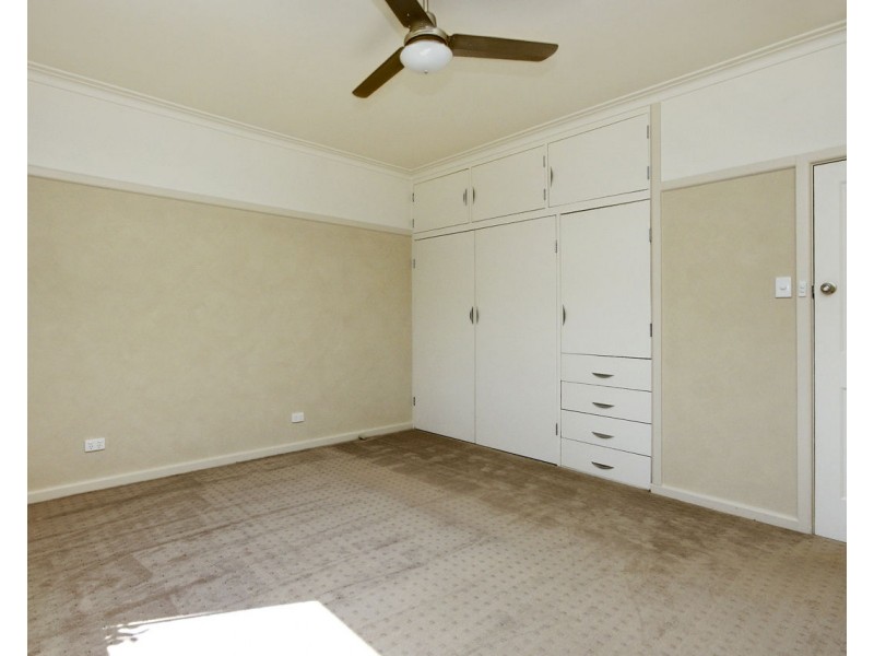 128 Butler Street, Deniliquin NSW 2710