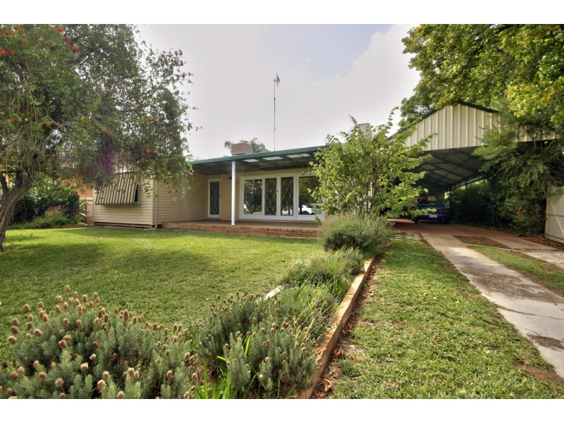 407 Campbell Crescent, Deniliquin NSW 2710
