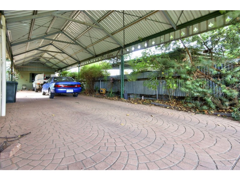 407 Campbell Crescent, Deniliquin NSW 2710