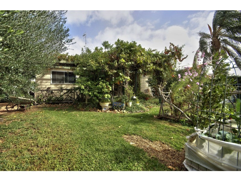 407 Campbell Crescent, Deniliquin NSW 2710