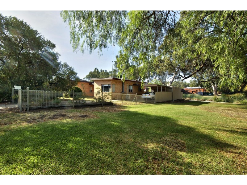 321 Poictiers Street, Deniliquin NSW 2710