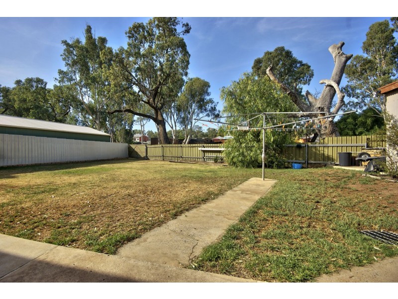 321 Poictiers Street, Deniliquin NSW 2710