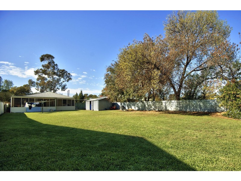 300 Wood Street, Deniliquin NSW 2710