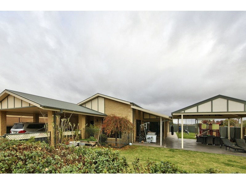 7 Vaughan Pl, Deniliquin NSW 2710