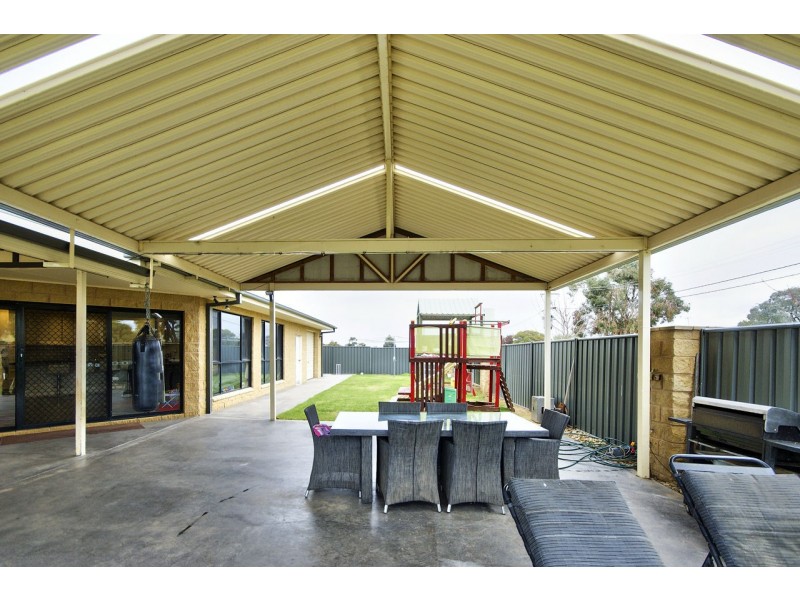 7 Vaughan Pl, Deniliquin NSW 2710