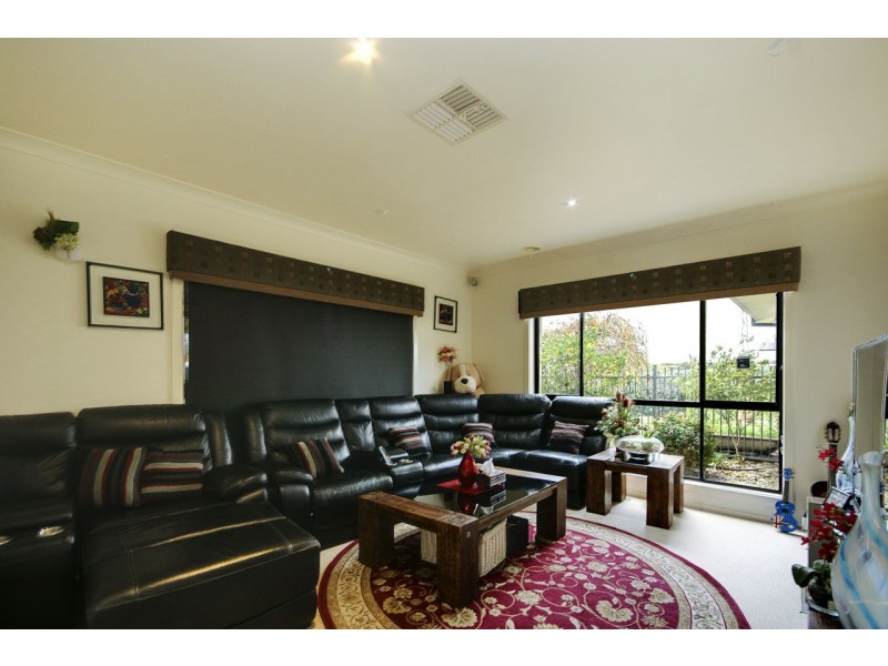 7 Vaughan Pl, Deniliquin NSW 2710