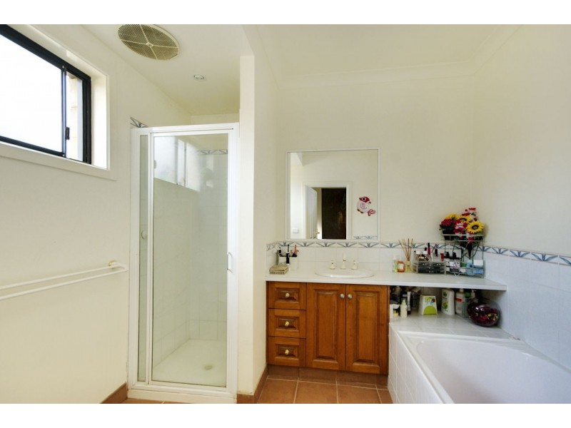 7 Vaughan Pl, Deniliquin NSW 2710
