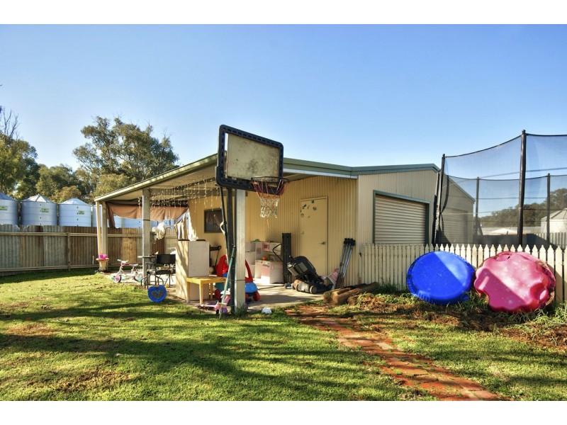 353 Herriott Street, Deniliquin NSW 2710