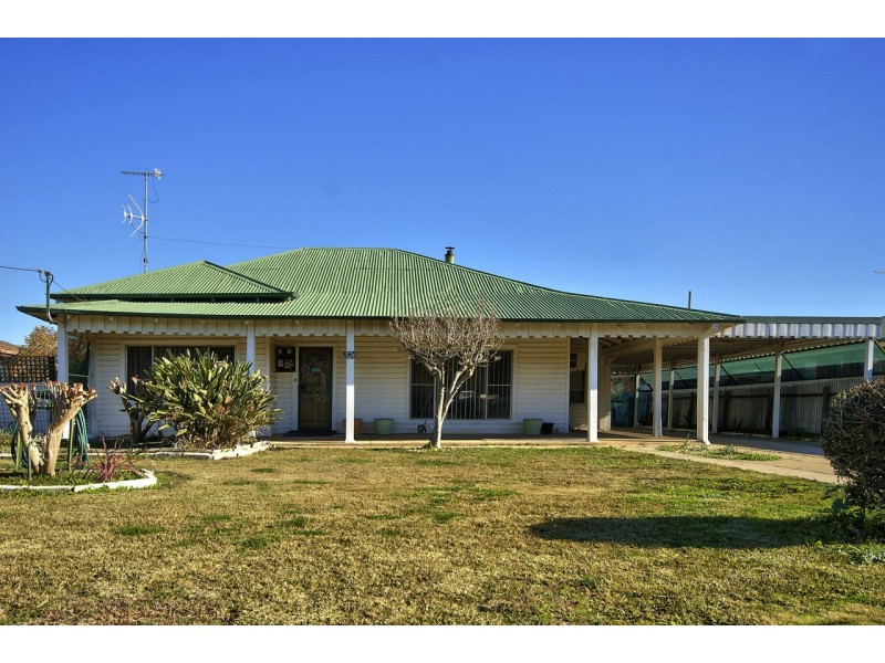 326 Henry Street, Deniliquin NSW 2710