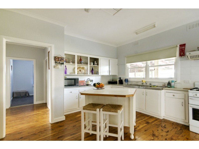 80 Macauley St, Deniliquin NSW 2710