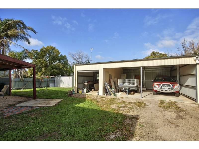 80 Macauley St, Deniliquin NSW 2710