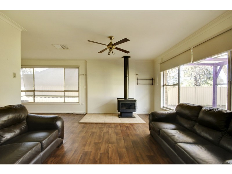 143 Wirraway Dr, Deniliquin NSW 2710