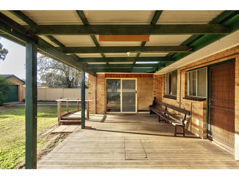 143 Wirraway Dr, Deniliquin NSW 2710