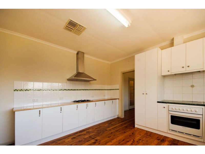 92 Hughes Street, Deniliquin NSW 2710